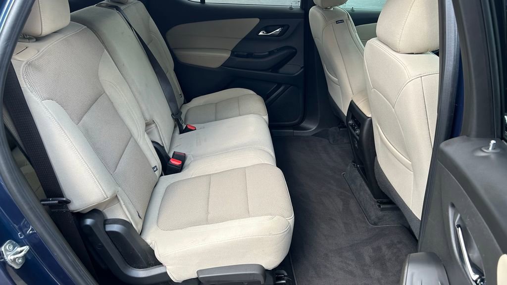 Used 2022 Chevrolet Traverse LS image 14