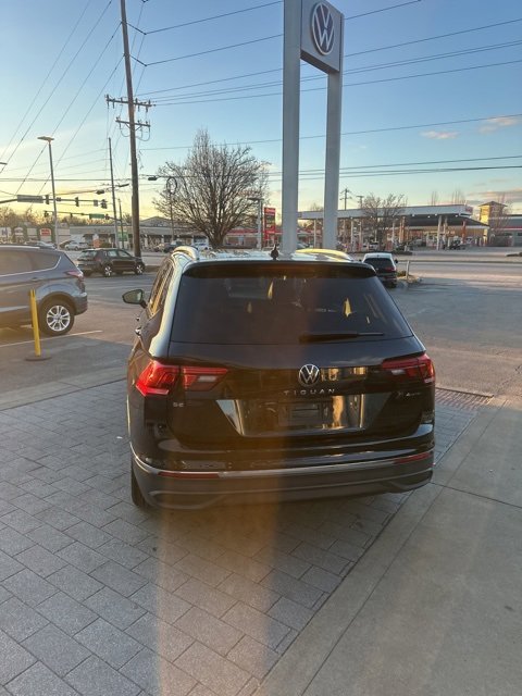 Used 2022 Volkswagen Tiguan SE image 9