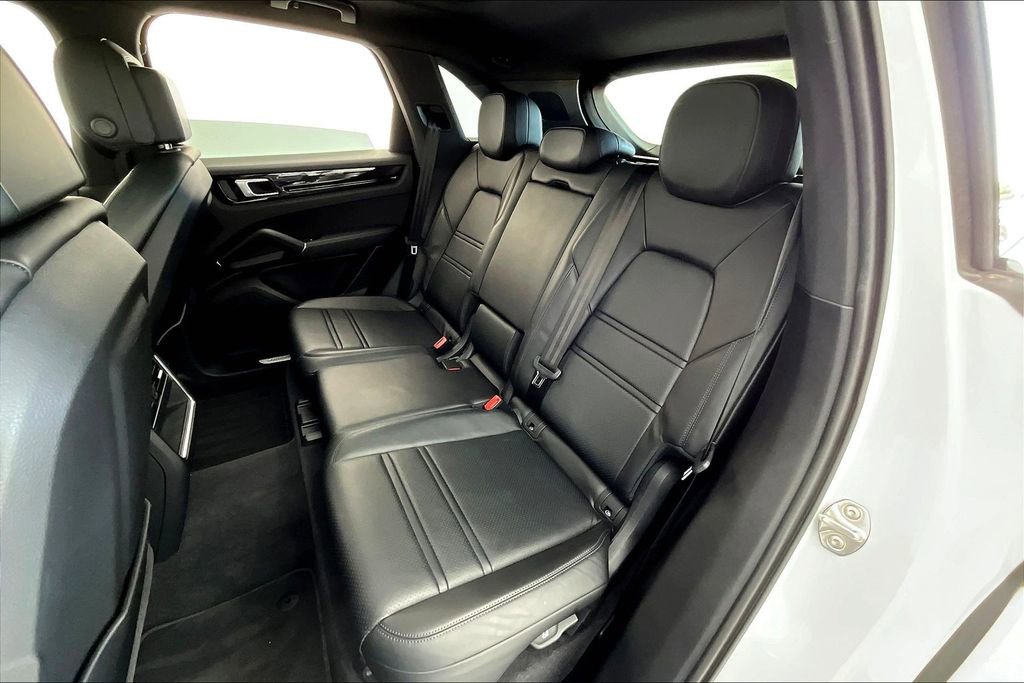 Used 2023 Porsche Cayenne image 33