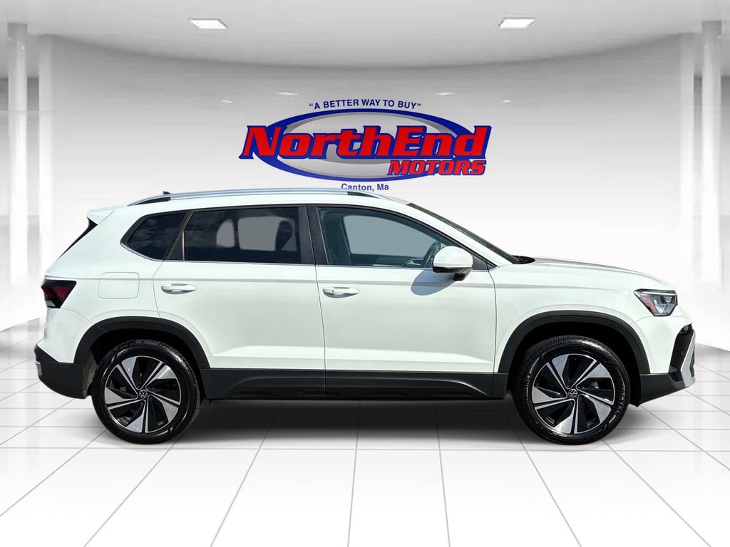 Used 2025 Volkswagen Taos SE AWD/4WD image 8