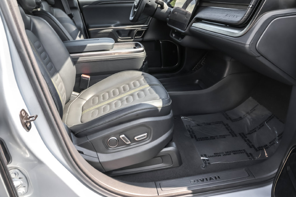 Used 2024 Rivian R1S Adventure Dual AWD/4WD image 36