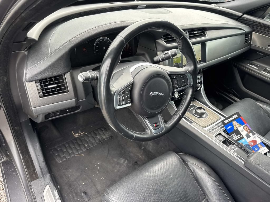 Used 2017 Jaguar XF S RWD image 20