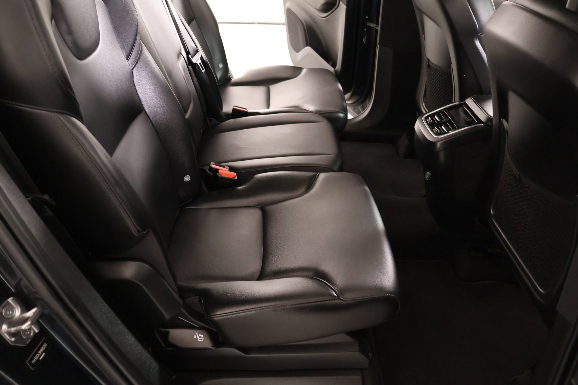 Used 2021 Volvo XC90 T5 Momentum w/ Advanced Package image 16