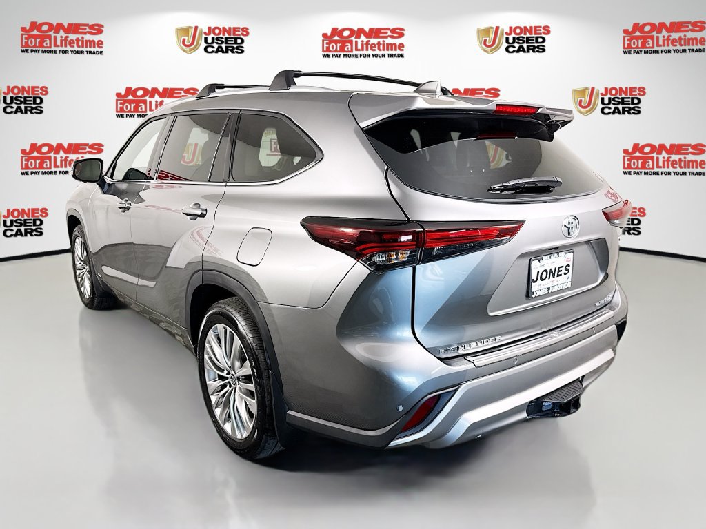 Used 2026 Toyota Highlander Platinum AWD/4WD image 2