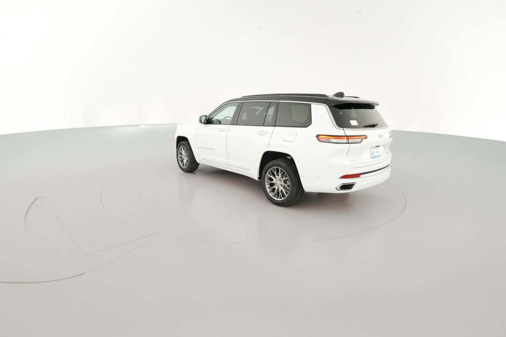 New 2025 Jeep Grand Cherokee L Summit w/ Luxury Tech Group V image 8