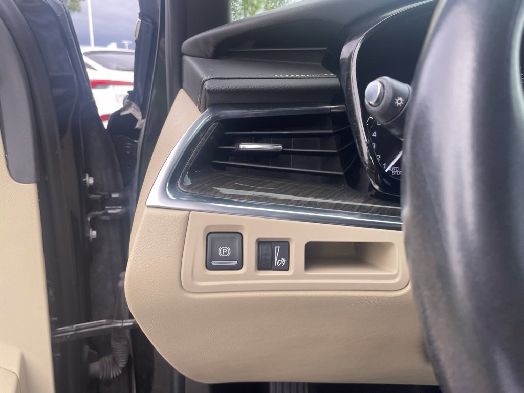 Used 2019 Cadillac XT5 FWD image 17