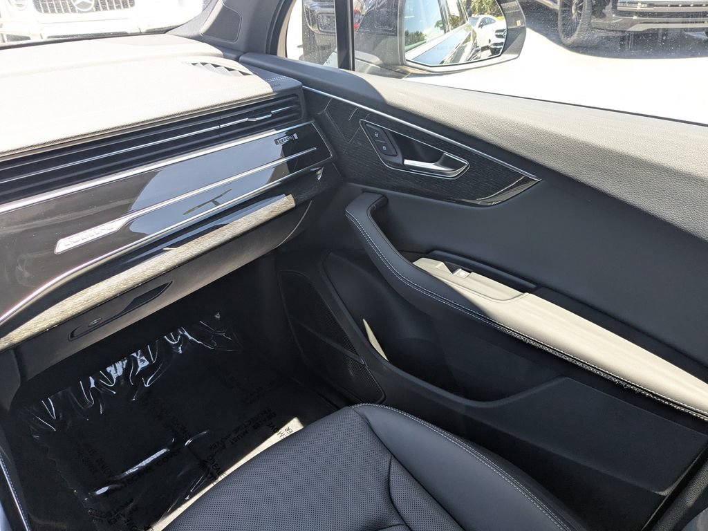 Used 2025 Audi Q7 3.0T Premium Plus w/ Premium Plus Package AWD/4WD image 4