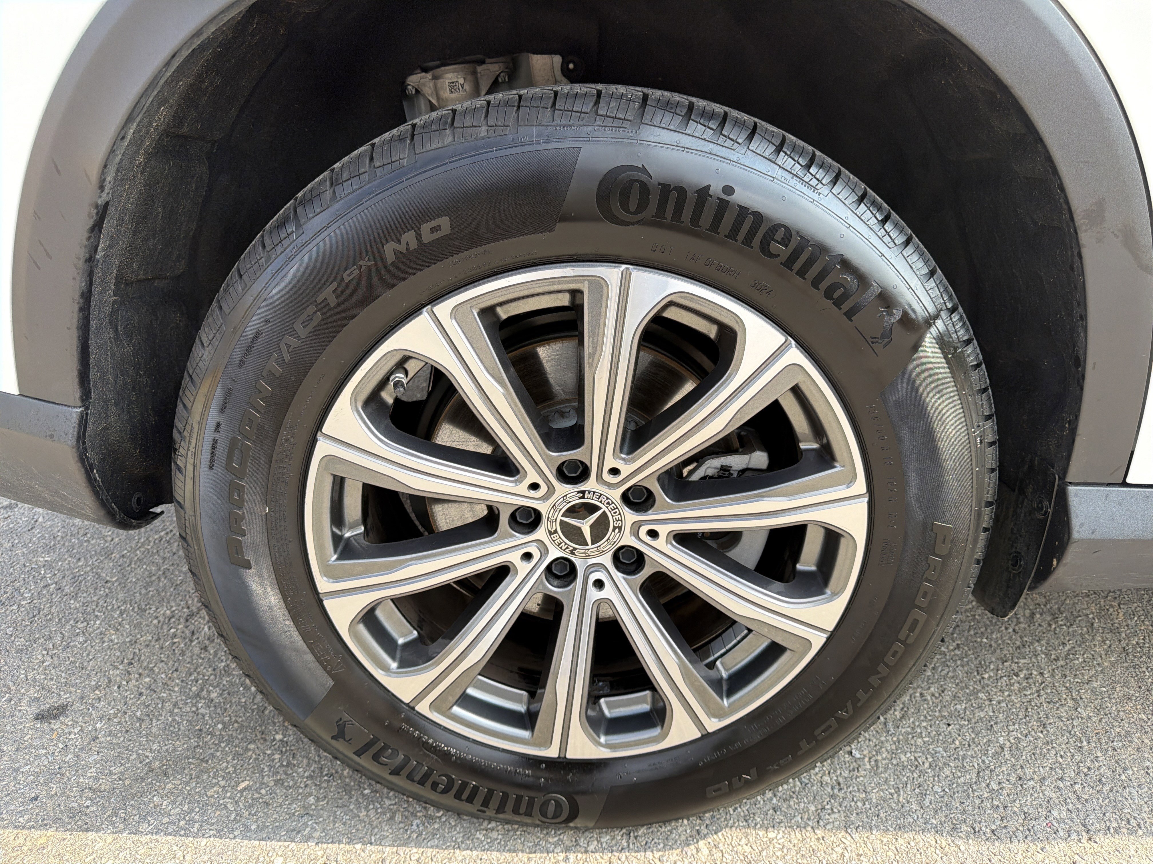 Used 2025 Mercedes-Benz GLC 300 4MATIC image 17