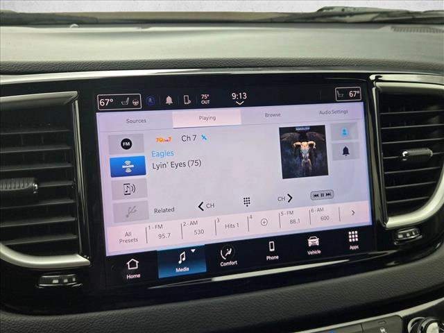 Used 2022 Chrysler Pacifica Touring-L image 10