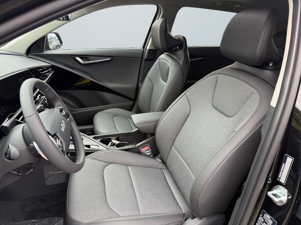 New 2025 Kia Niro SX Touring FWD image 9