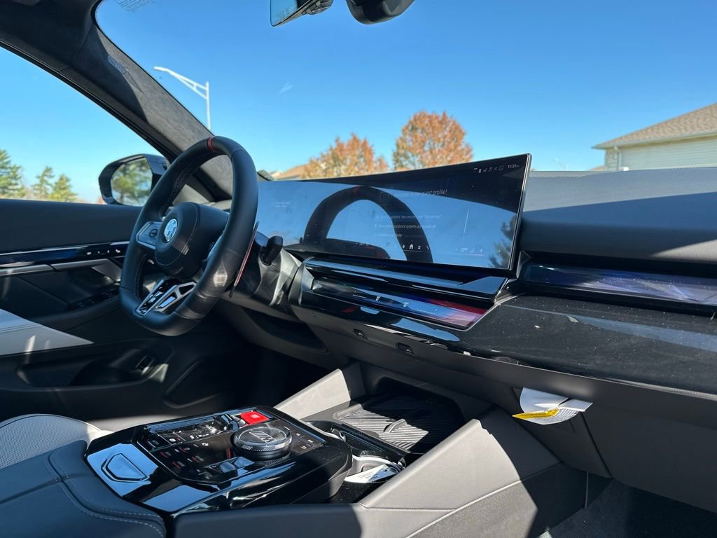 New 2026 BMW M5 w/ Executive Package image 31