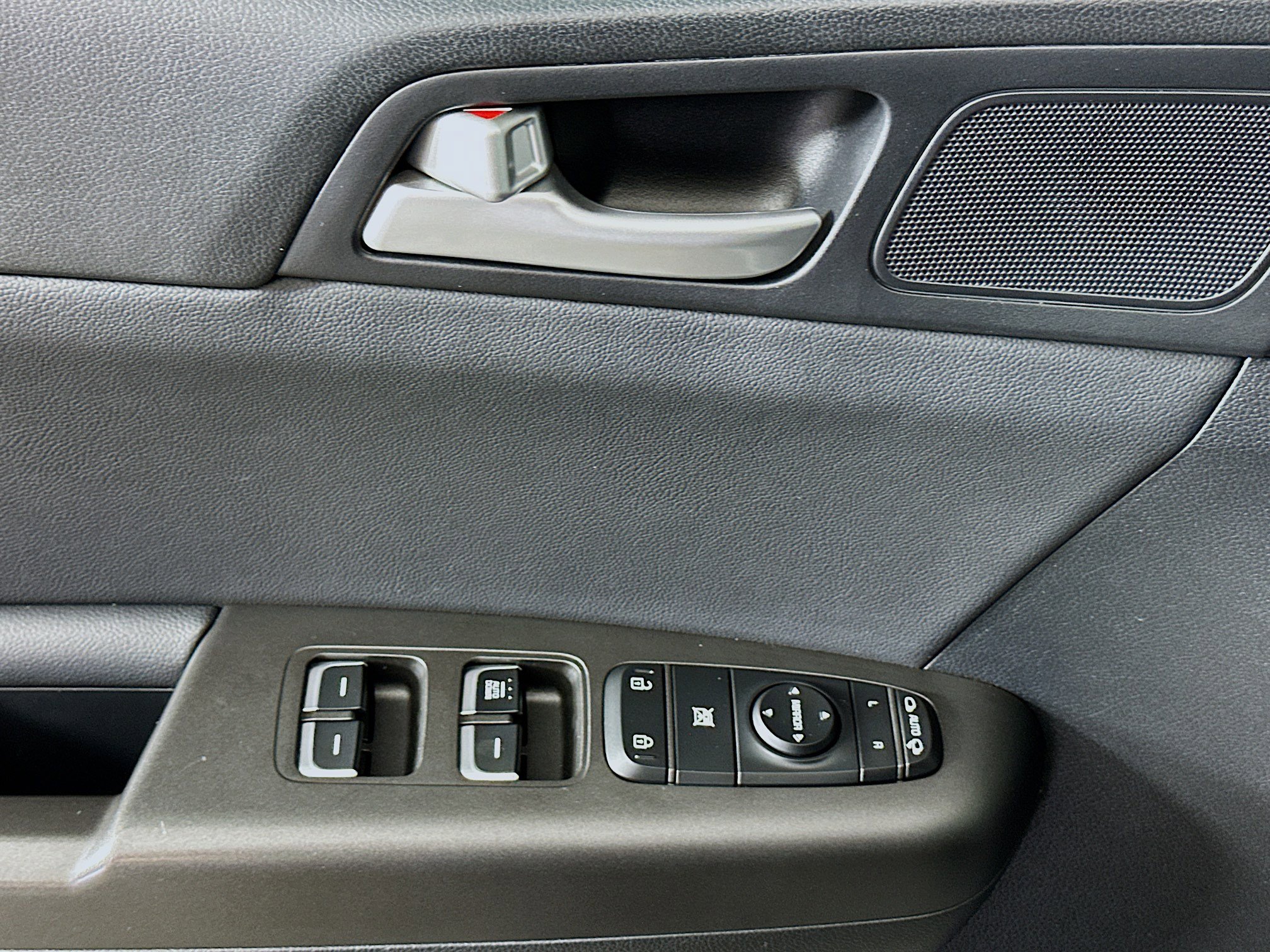 Used 2022 Kia Sportage Nightfall Edition image 15