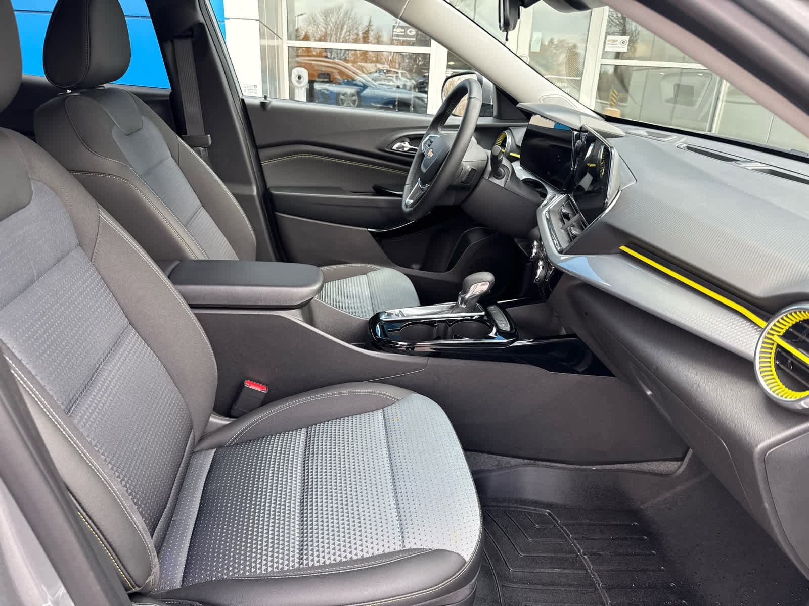 Used 2025 Chevrolet Trax LT w/ Driver Confidence Package FWD image 4