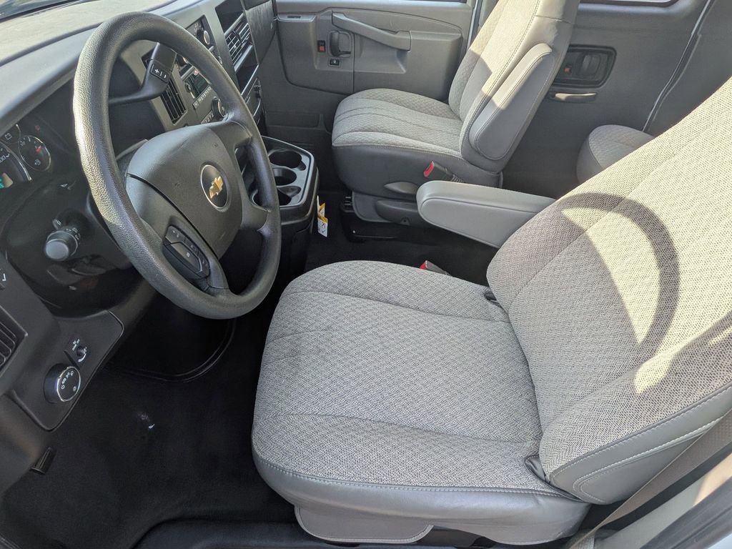 Used 2025 Chevrolet Express 3500 LT w/ LT Preferred Equipment Group RWD image 11