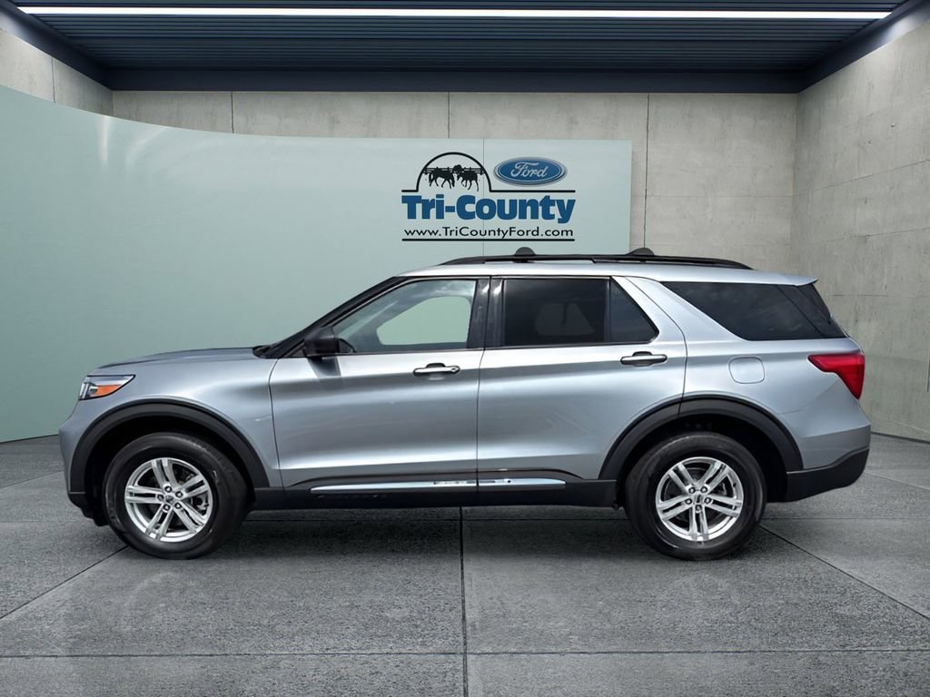 Used 2023 Ford Explorer XLT w/ Equipment Group 202A image 4