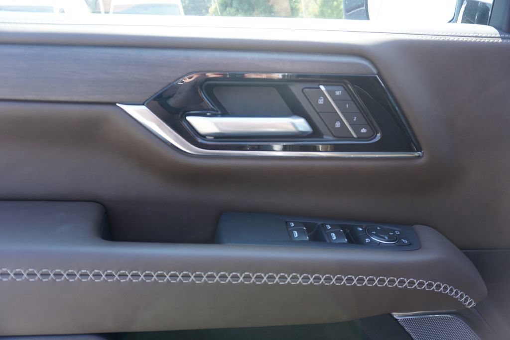Used 2026 GMC Yukon XL Denali Ultimate AWD/4WD image 10