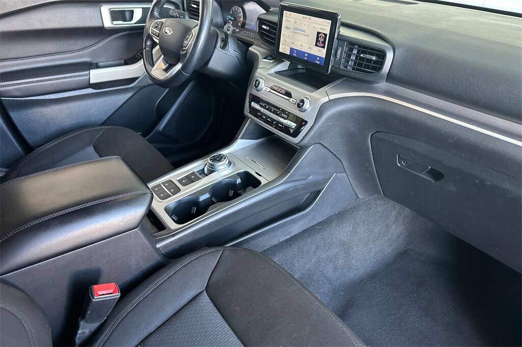 Used 2022 Ford Explorer XLT image 17