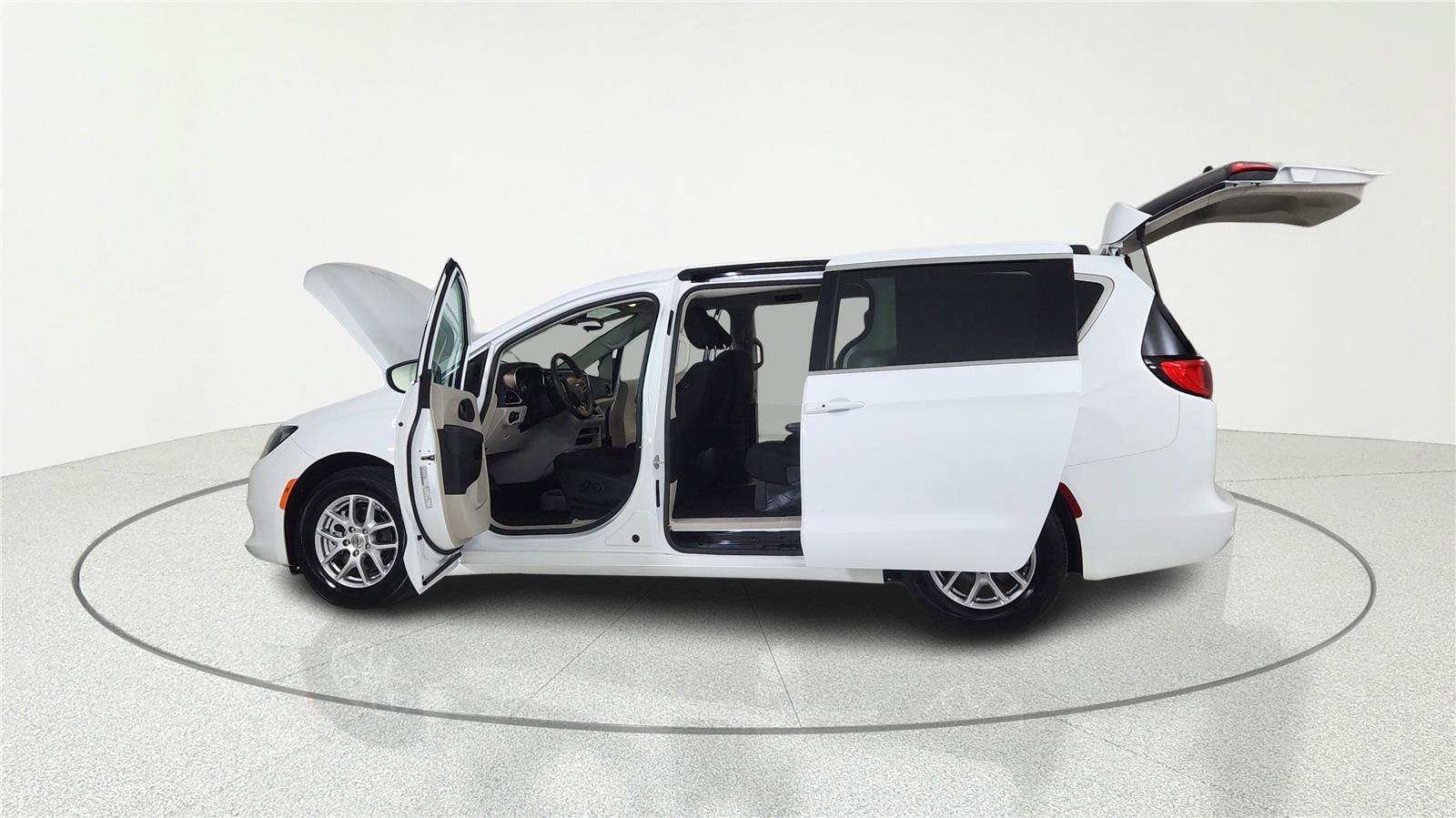 Used 2024 Chrysler Voyager LX FWD image 7