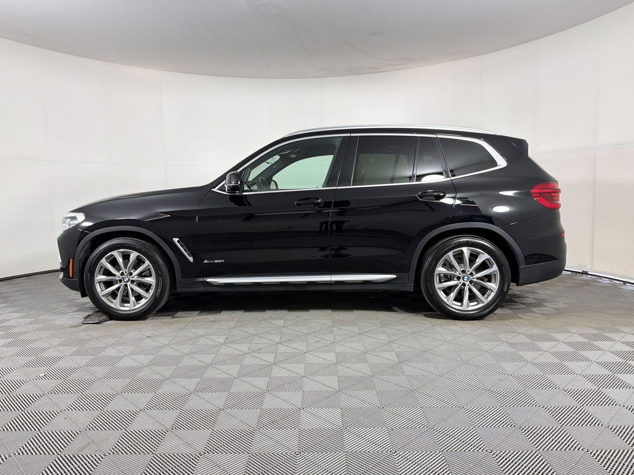 Used 2018 BMW X3 xDrive30i image 2