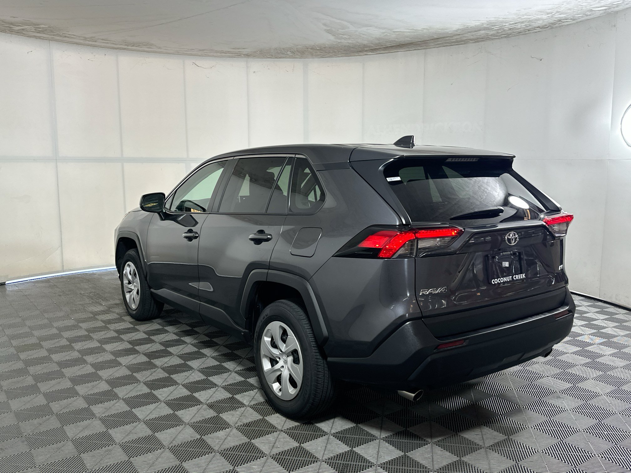 Used 2024 Toyota RAV4 LE FWD image 5
