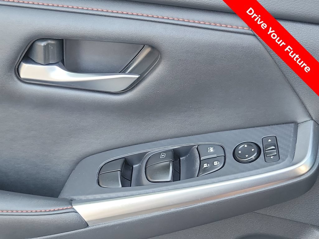 Certified 2025 Nissan Sentra SR w/ SR Premium Package FWD image 17
