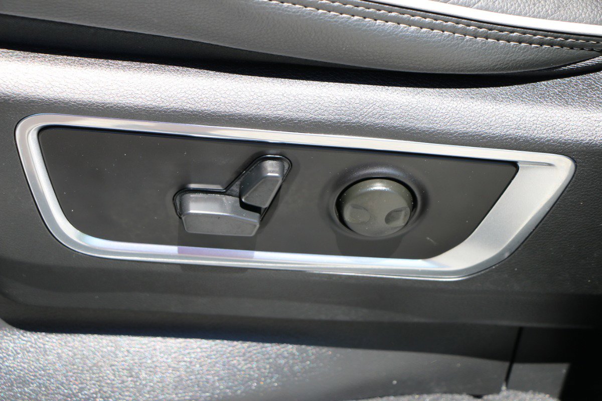 Used 2026 RAM 1500 Laramie w/ Night Edition AWD/4WD image 30
