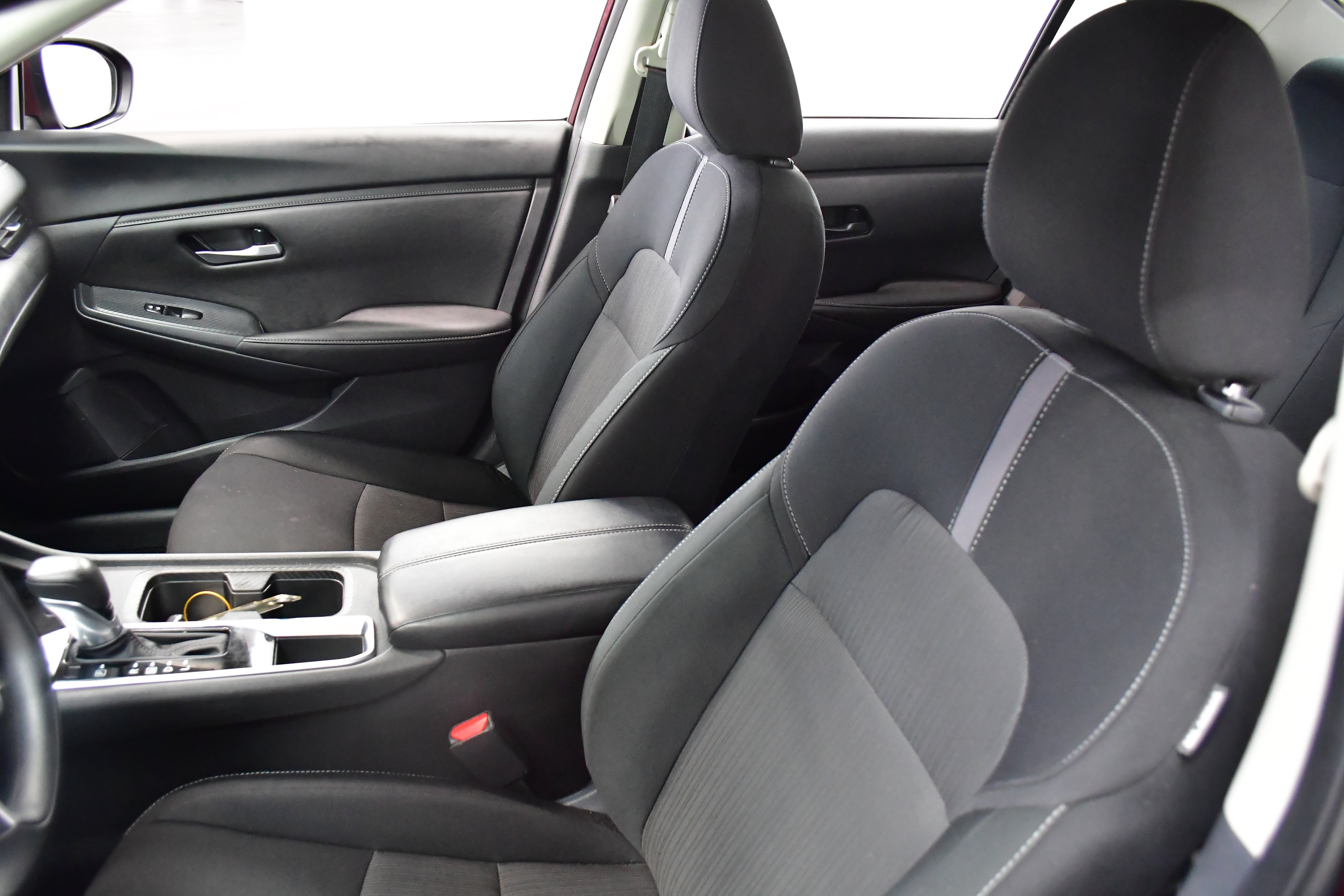 Used 2025 Nissan Sentra SV FWD image 8