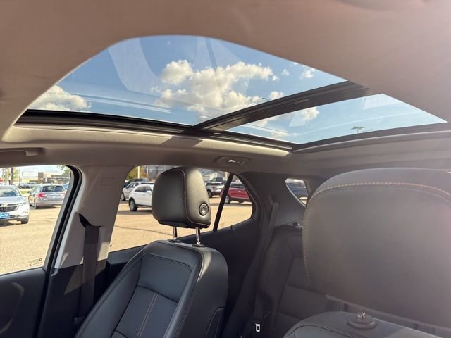 Used 2023 Chevrolet Equinox Premier image 17