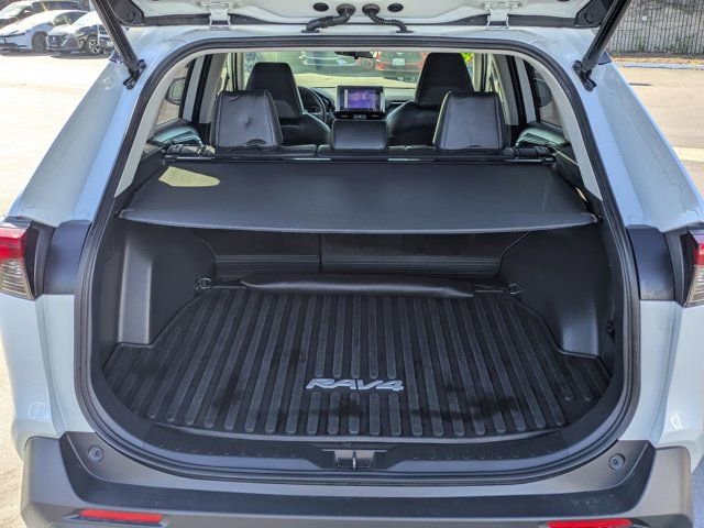 Used 2023 Toyota RAV4 XLE Premium image 10