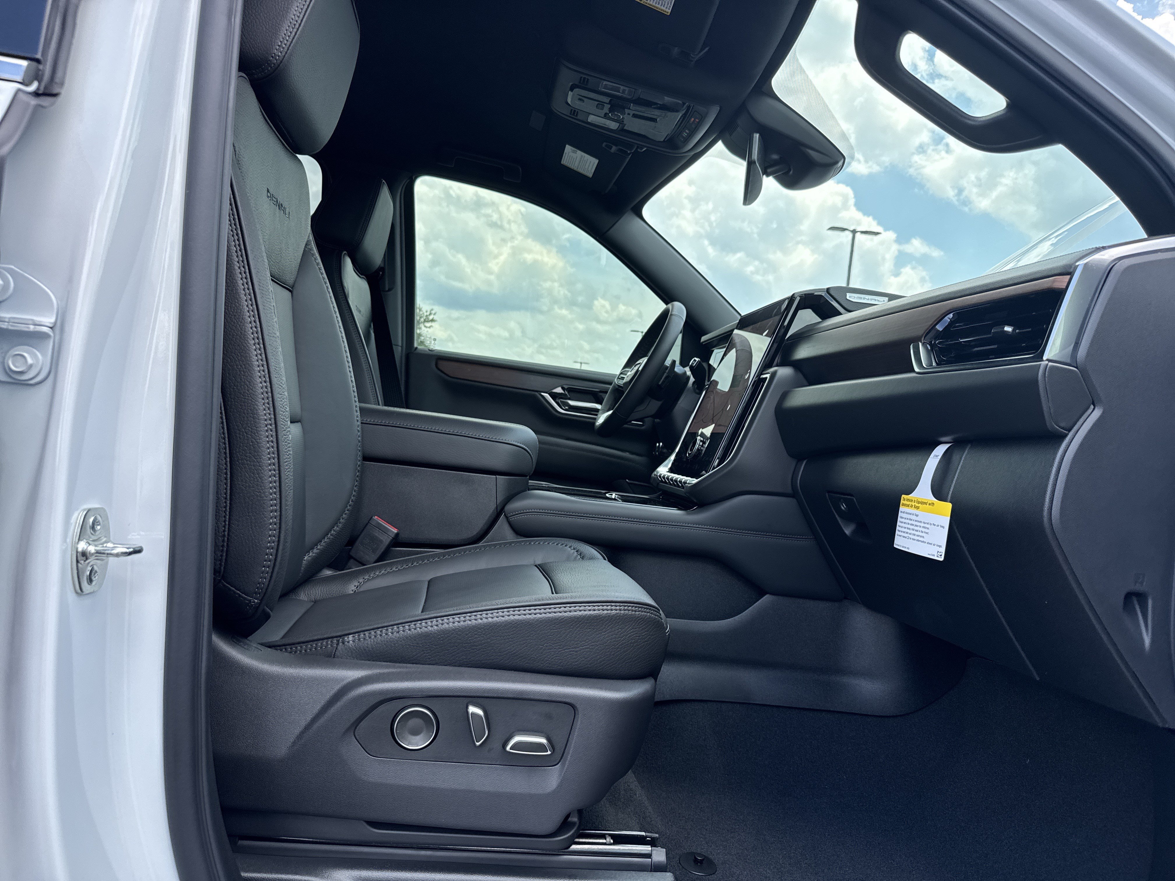 New 2026 GMC Yukon XL Denali AWD/4WD image 31