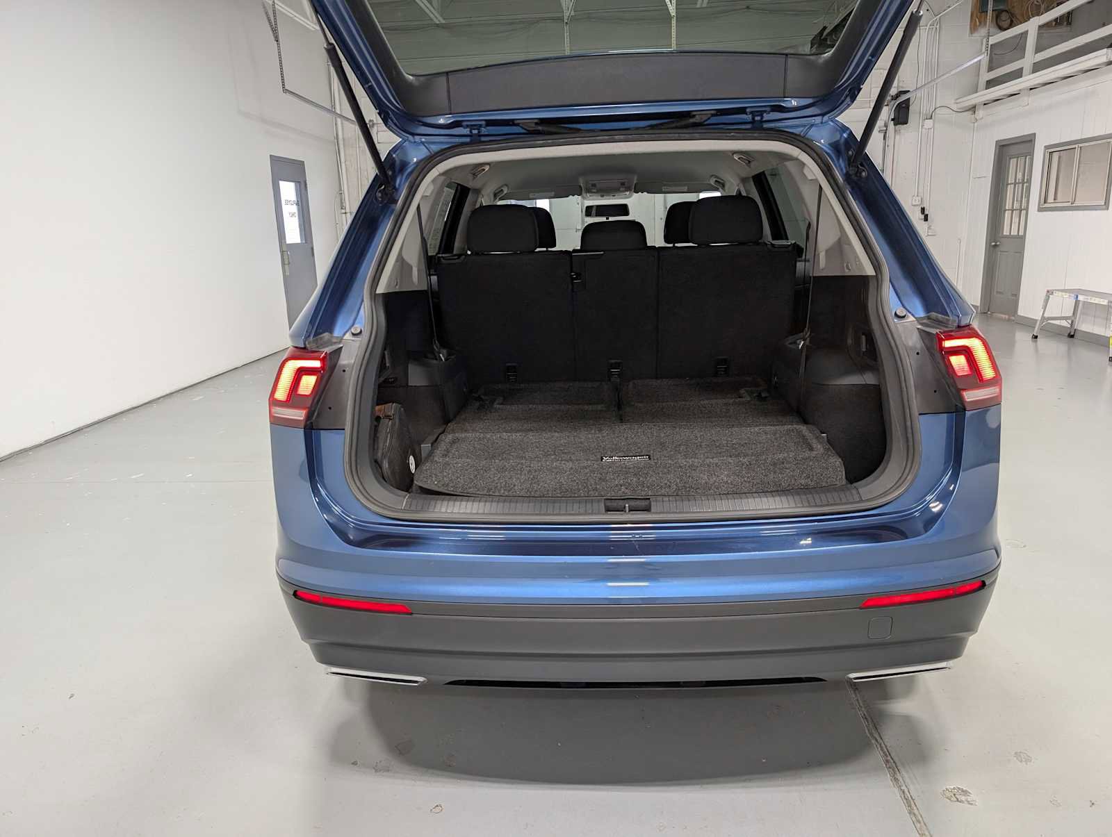 Used 2018 Volkswagen Tiguan S FWD image 36