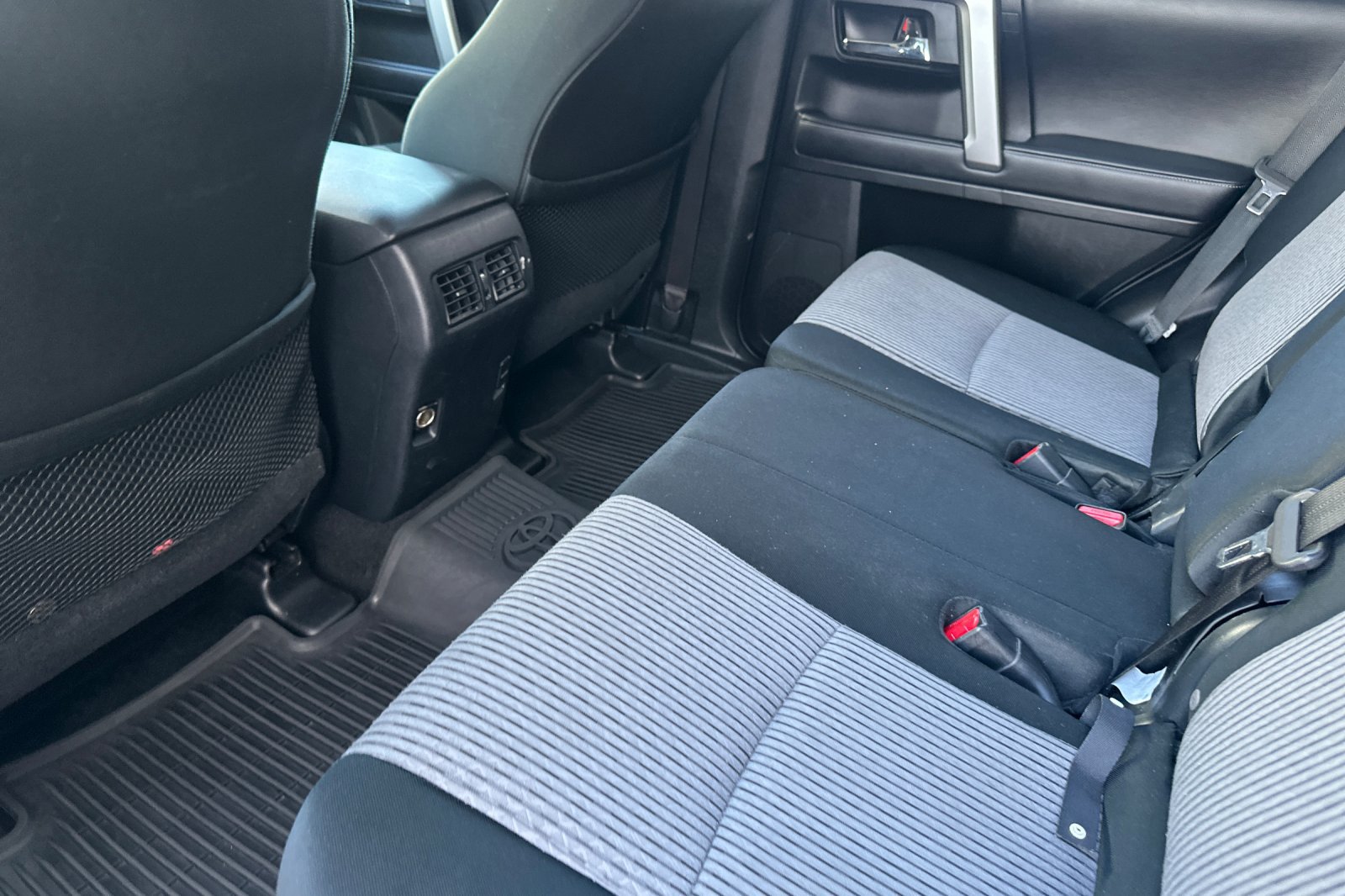 Used 2018 Toyota 4Runner SR5 AWD/4WD image 14