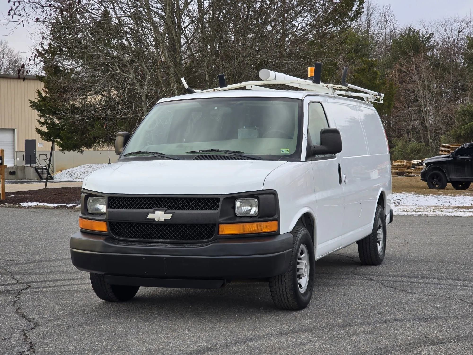 Used 2009 Chevrolet Express 2500 image 2