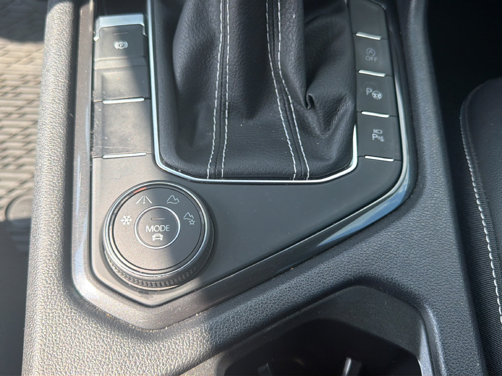 Used 2022 Volkswagen Tiguan SEL R-Line AWD/4WD image 30
