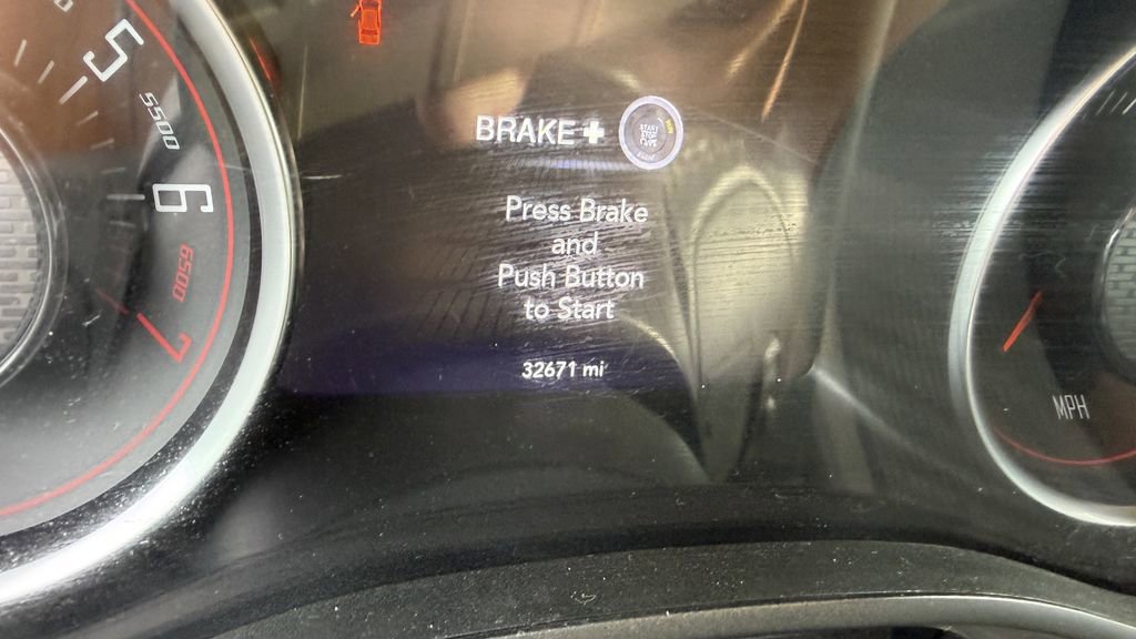 Used 2018 Dodge Challenger SXT image 4