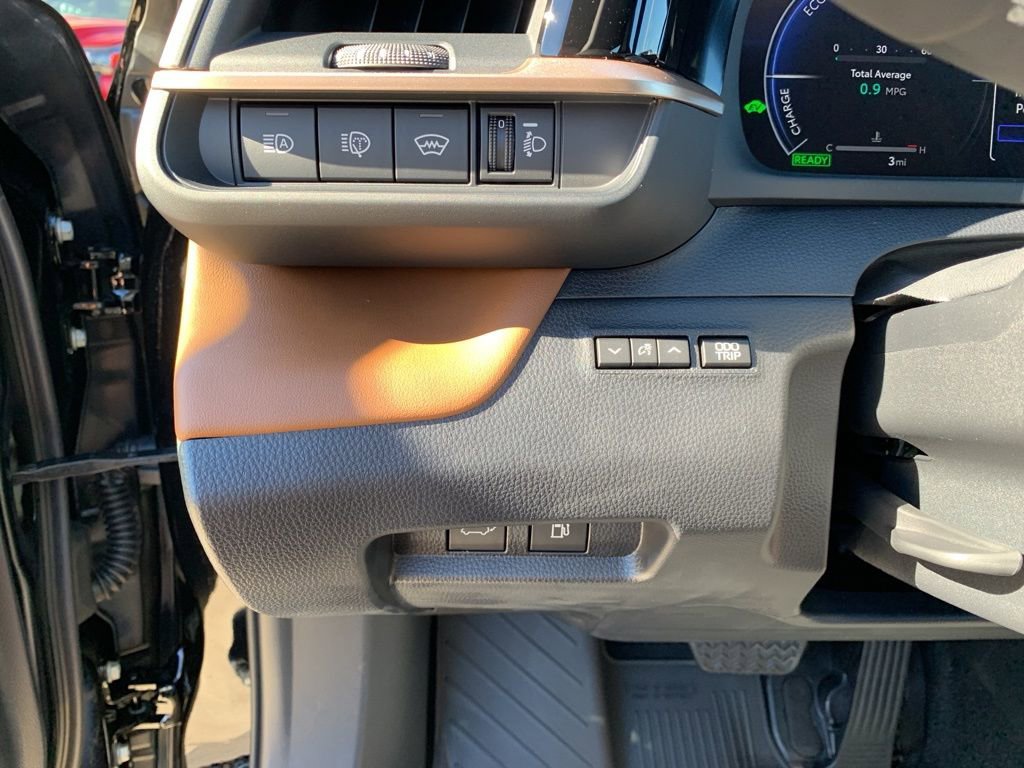 New 2025 Toyota Crown Signia image 26