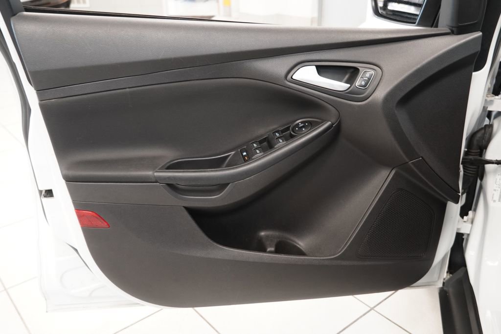 Used 2015 Ford Focus SE FWD image 17