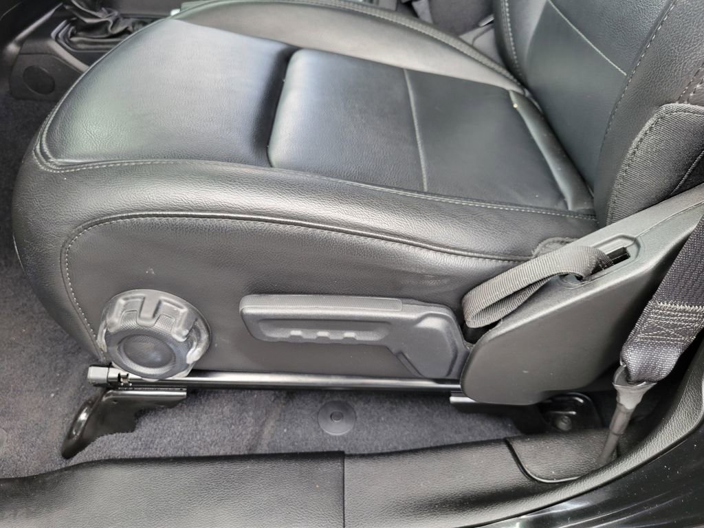 Used 2022 Jeep Wrangler Unlimited Sahara image 16