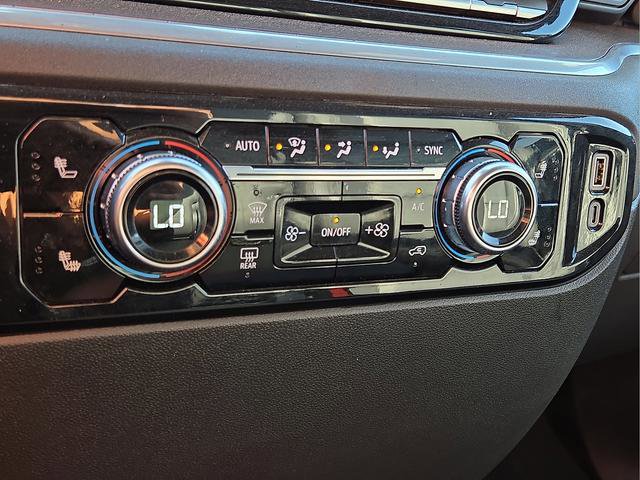 Used 2025 GMC Sierra 1500 SLT AWD/4WD image 23