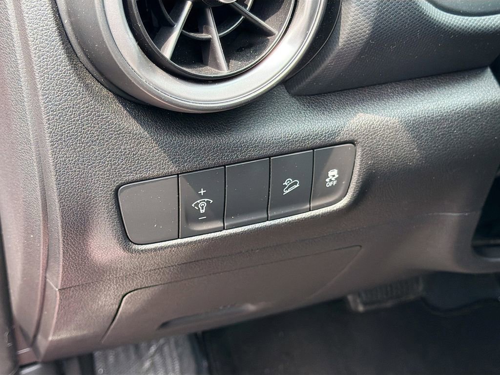Used 2022 Hyundai Kona Limited AWD/4WD image 10