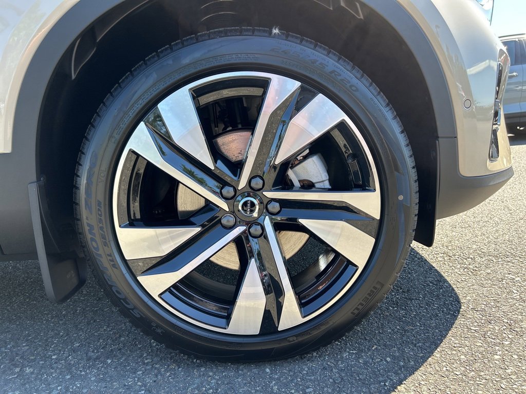 New 2026 Volvo XC40 B5 Ultra w/ Protection Package Premier image 10