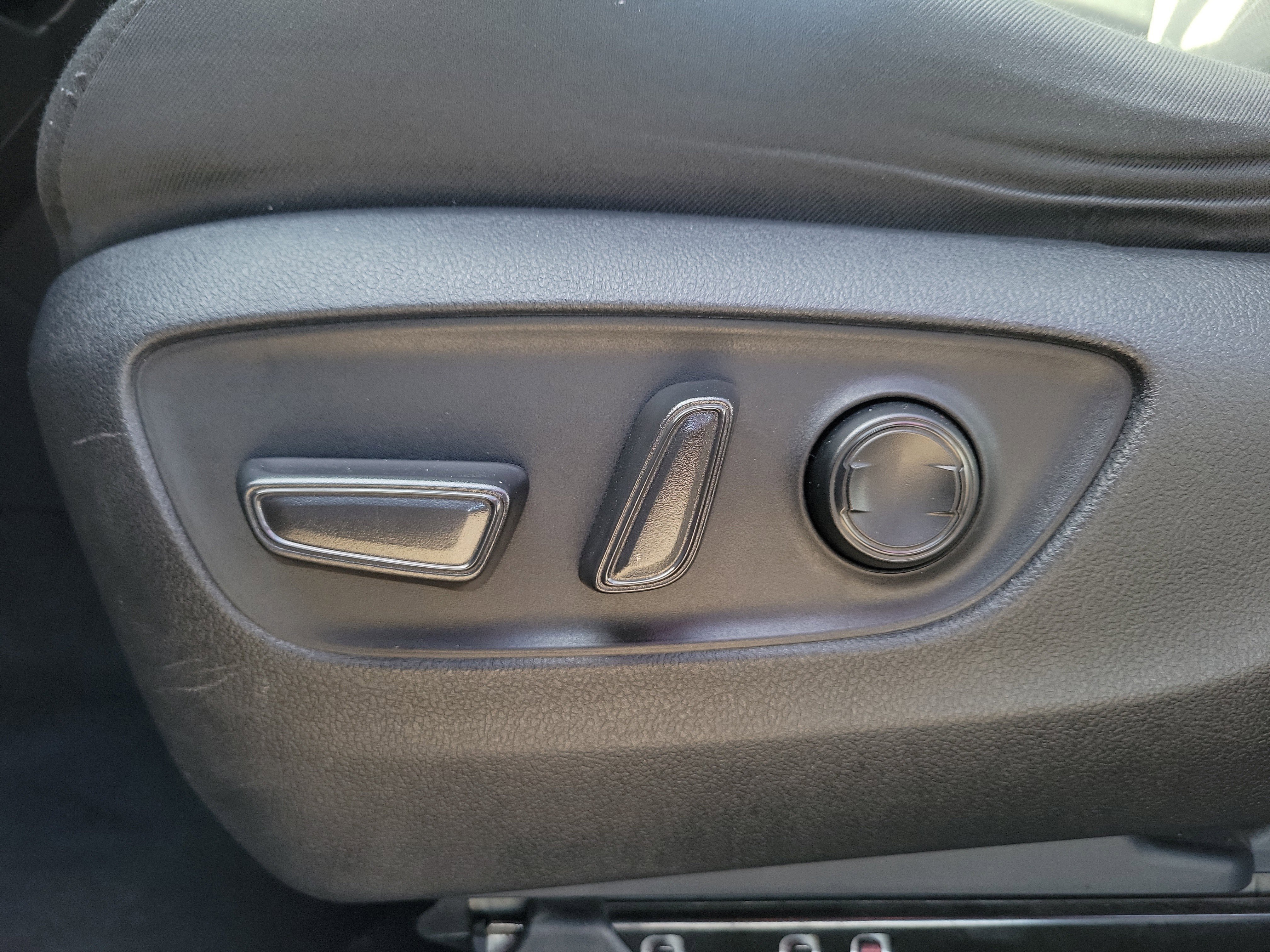 Used 2021 Toyota RAV4 XLE image 16