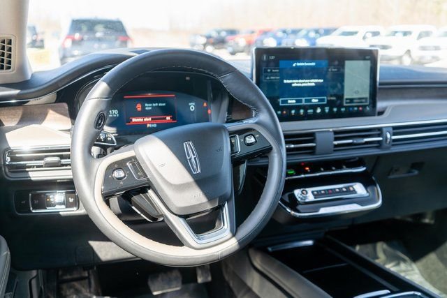 Used 2025 Lincoln Corsair Reserve w/ Jet Appearance Package image 14