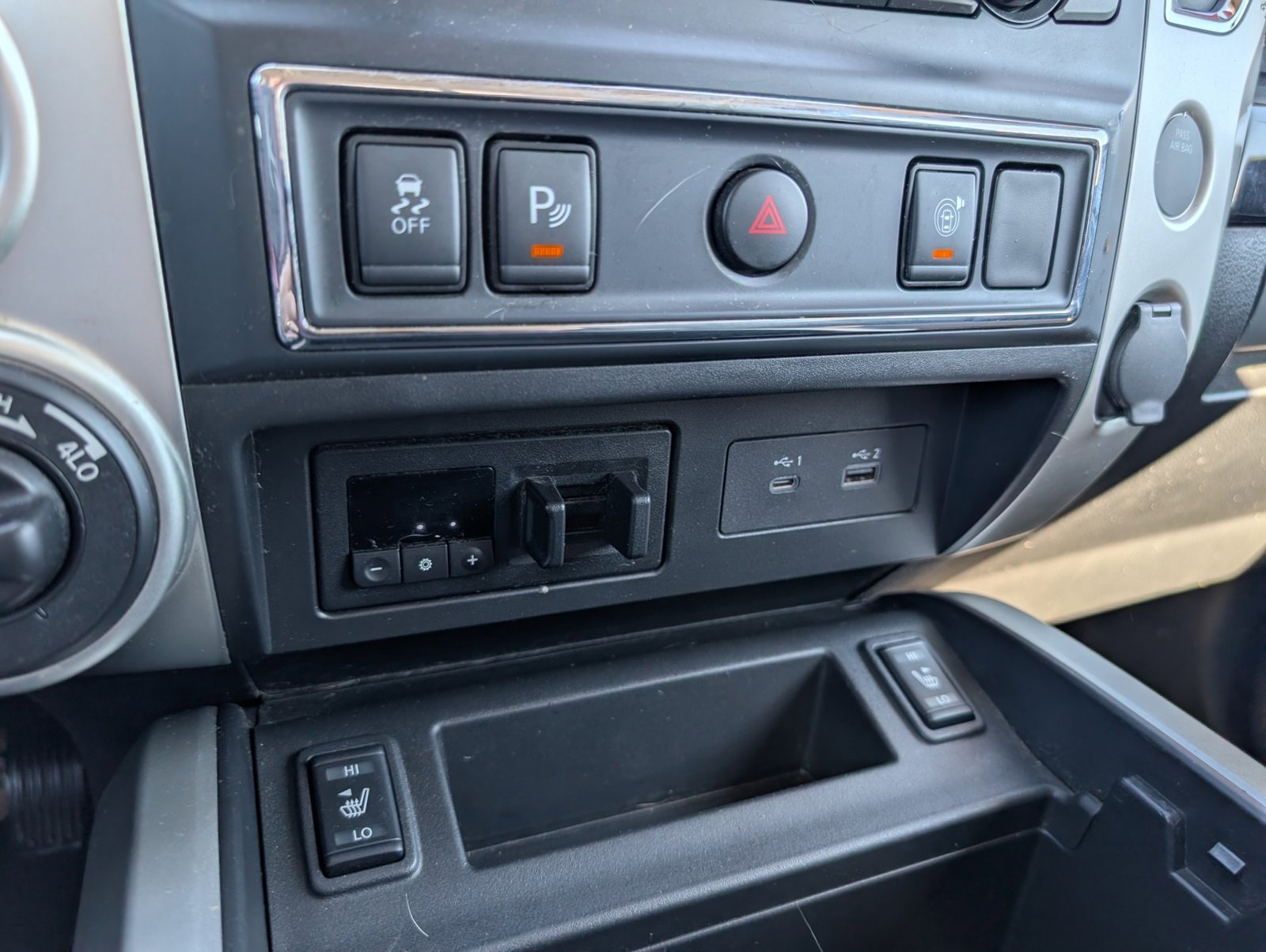 Used 2021 Nissan Titan SV w/ SV Convenience Package image 13