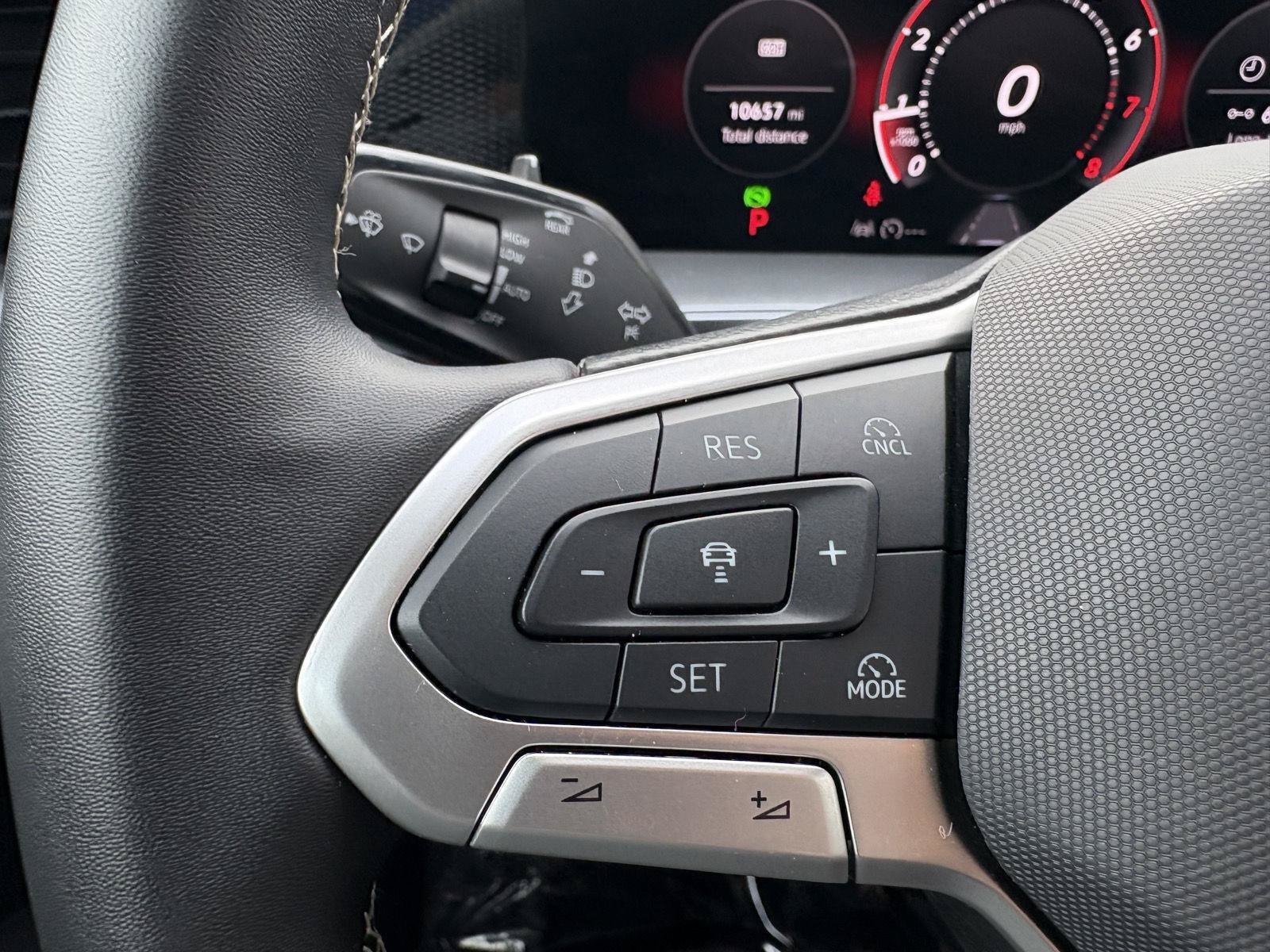 Certified 2025 Volkswagen Tiguan SE AWD/4WD image 12