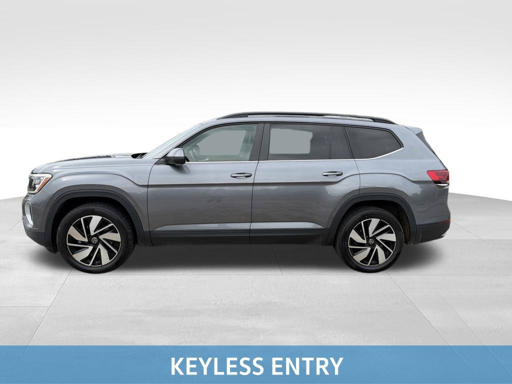 Used 2025 Volkswagen Atlas SE AWD/4WD image 3