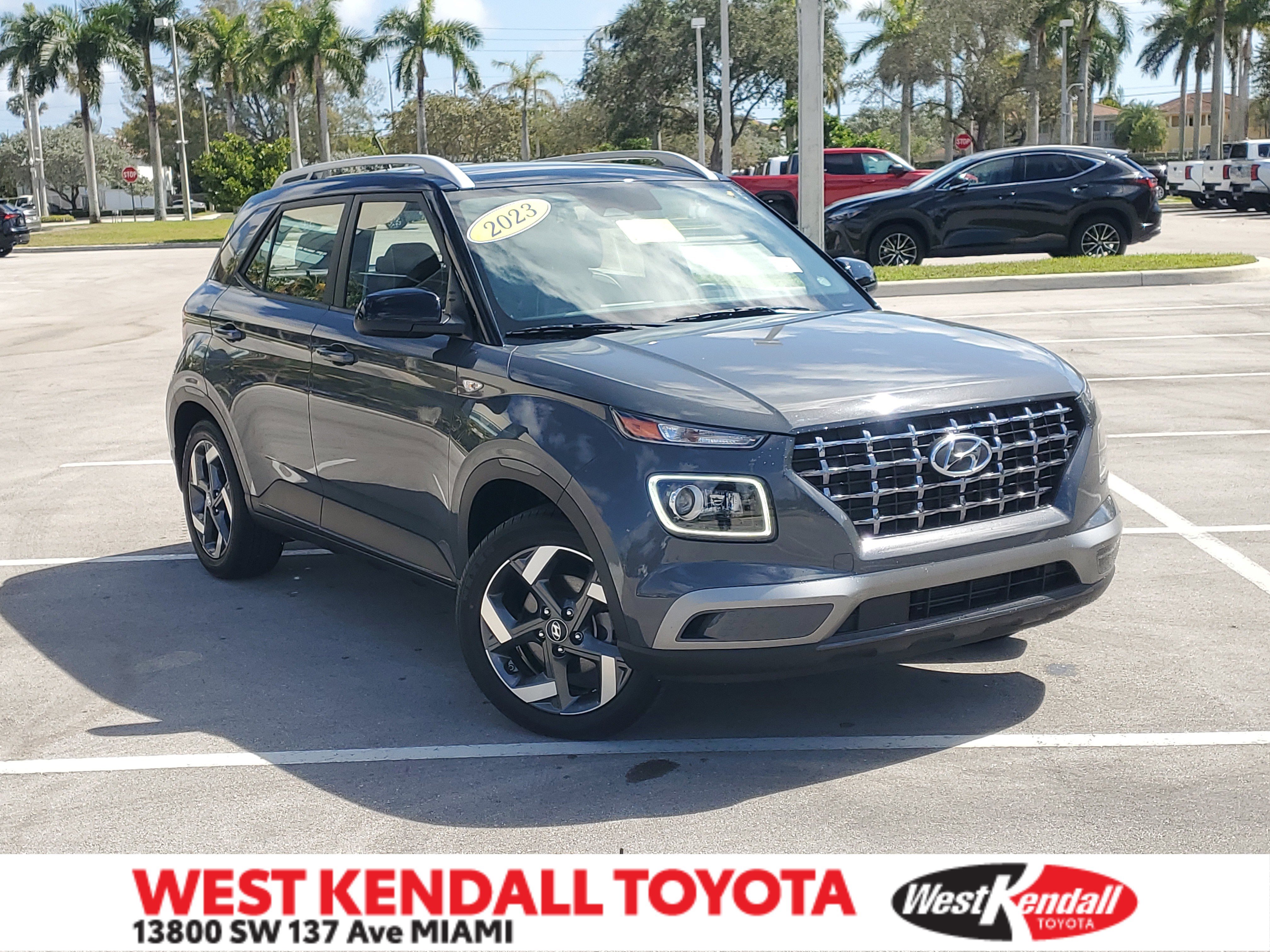 Used 2023 Hyundai Venue Limited image 1