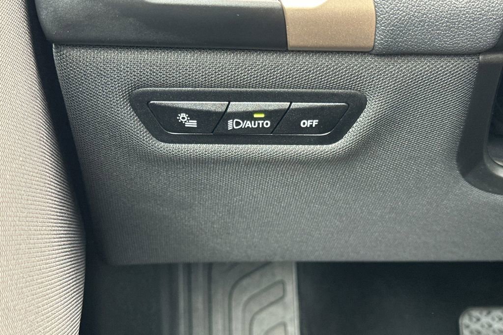 Used 2023 BMW iX xDrive50 w/ Premium Package image 32