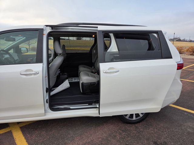 Used 2019 Toyota Sienna Limited Premium image 49