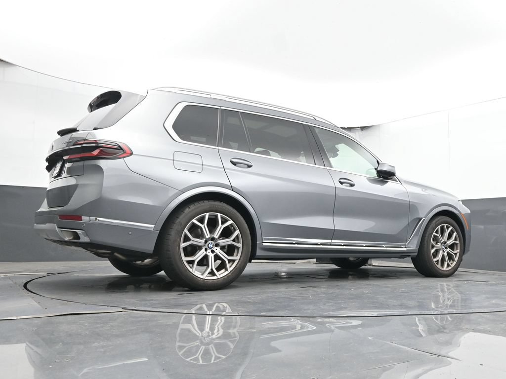Used 2026 BMW X7 xDrive40i AWD/4WD image 32